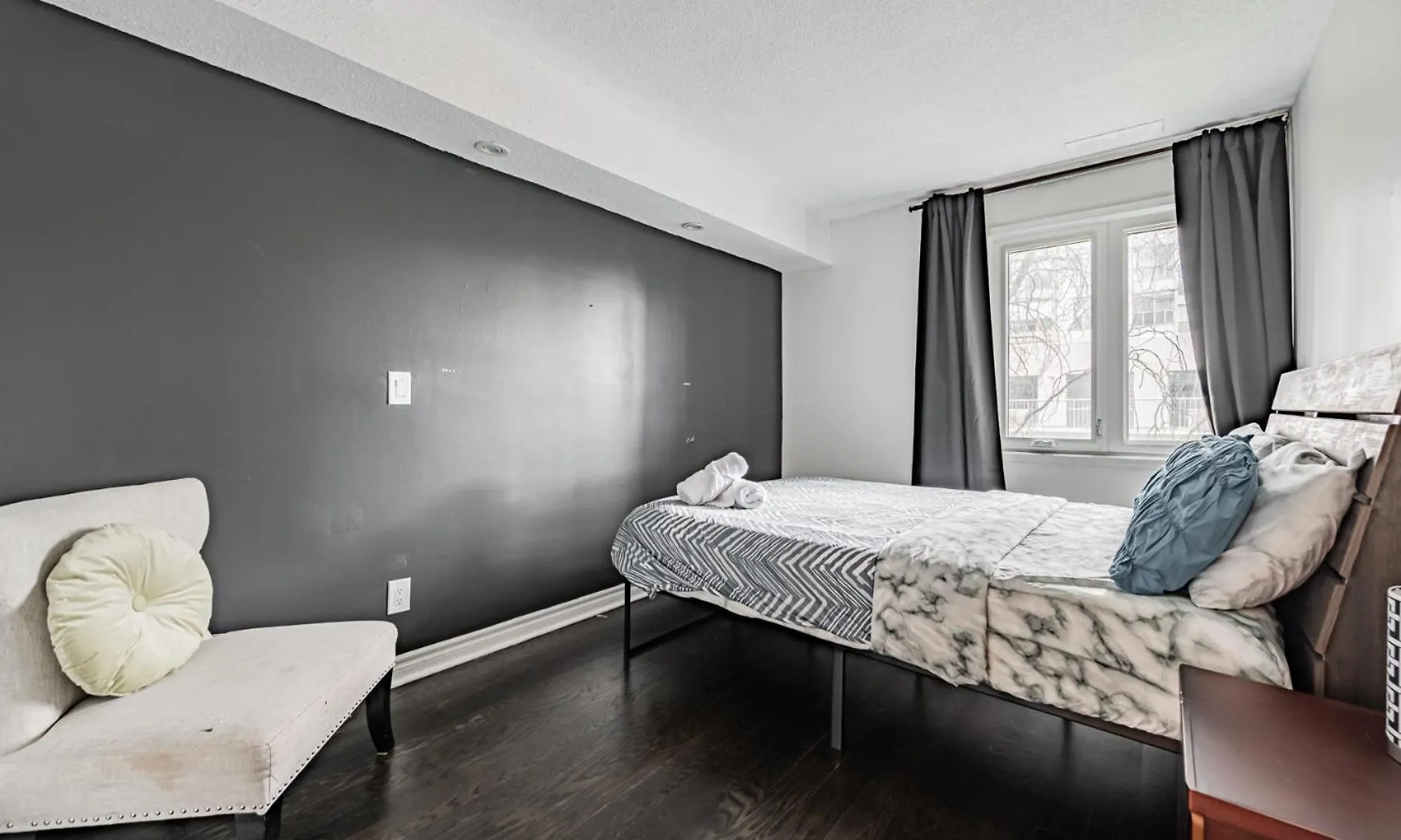 Parking! 5Br House! 10Min Walk To Eaton Center! 7Min Walk To Yongedundas Subway Station! 토론토 0*,  캐나다