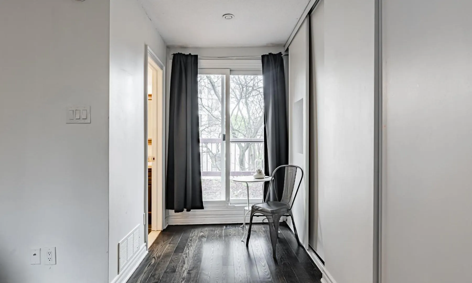 Parking! 5Br House! 10Min Walk To Eaton Center! 7Min Walk To Yongedundas Subway Station! 토론토 0*,