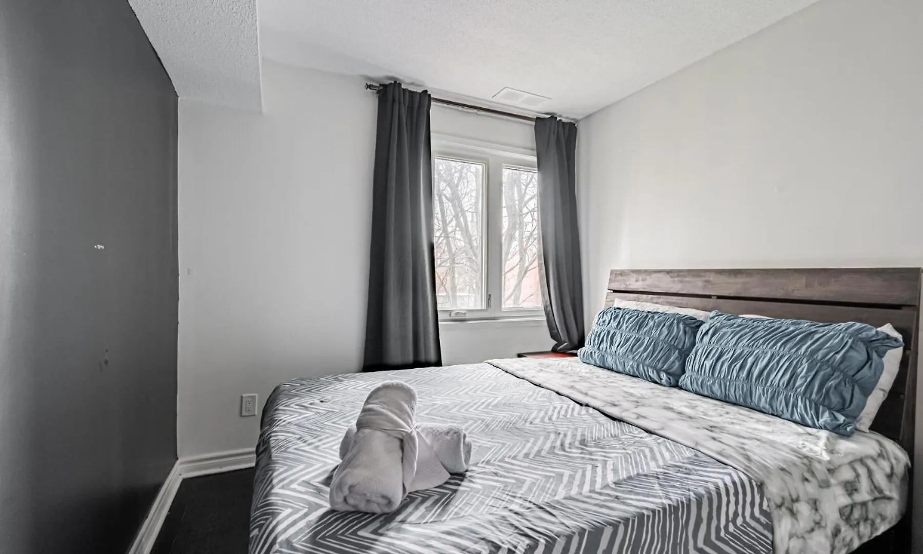 Parking! 5Br House! 10Min Walk To Eaton Center! 7Min Walk To Yongedundas Subway Station! 토론토 0*,