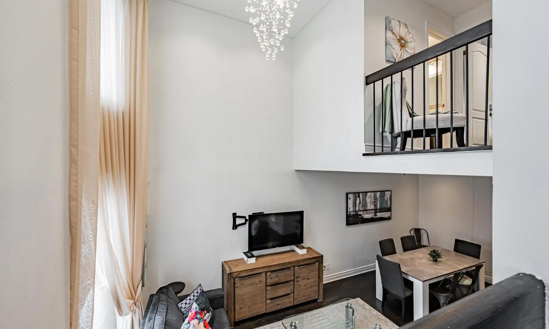빌라 Parking! 5Br House! 10Min Walk To Eaton Center! 7Min Walk To Yongedundas Subway Station! 토론토