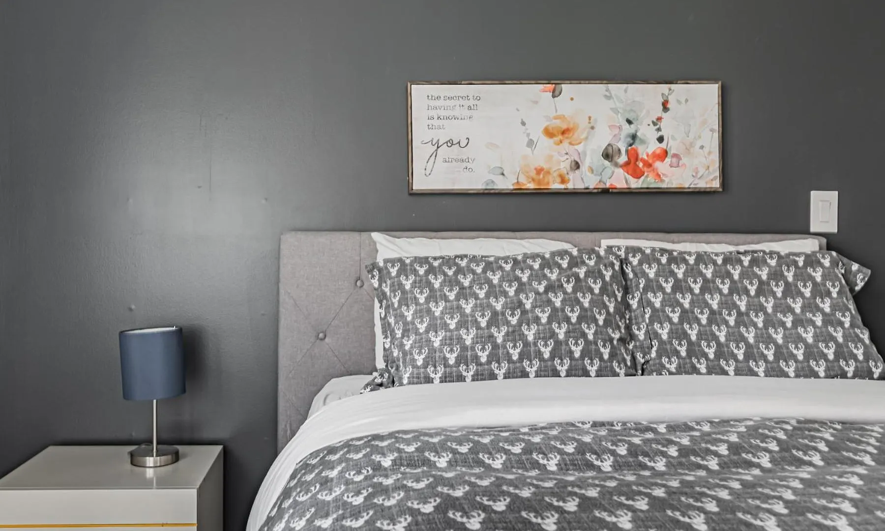 Parking! 5Br House! 10Min Walk To Eaton Center! 7Min Walk To Yongedundas Subway Station! 토론토