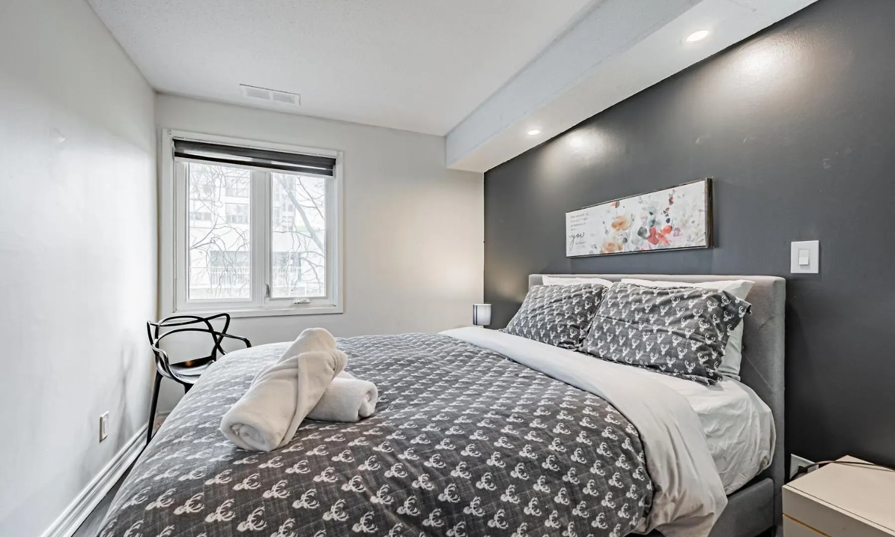 Parking! 5Br House! 10Min Walk To Eaton Center! 7Min Walk To Yongedundas Subway Station! 토론토 캐나다